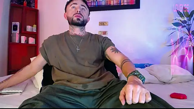 Snapshot of Edwardjonnes chatting on April 2026 03:17:02 AM Edwardjonnes online show from April 2026 03:17:02 AM