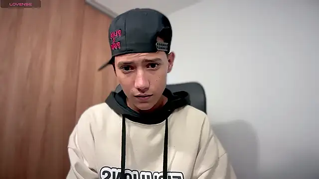 Toy boy777 online show from February 2026 06:17:01 AM