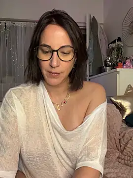 MarahWdsn online show from July 2026 04:13:01 PM