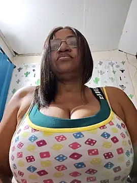 Snapshot of Avannay chatting on December 2025 01:21:02 AM Avannay online show from December 2025 01:21:02 AM