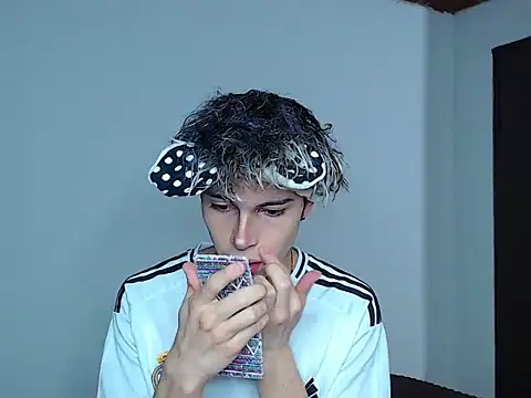 john vichenso online show from November 2025 11:17:01 PM