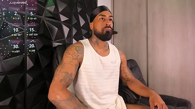 OstinDaniels online show from October 2025 09:46:01 PM