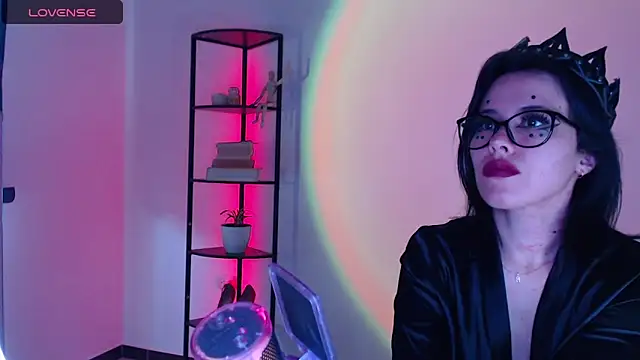 girldom online show from September 2025 03:22:02 PM