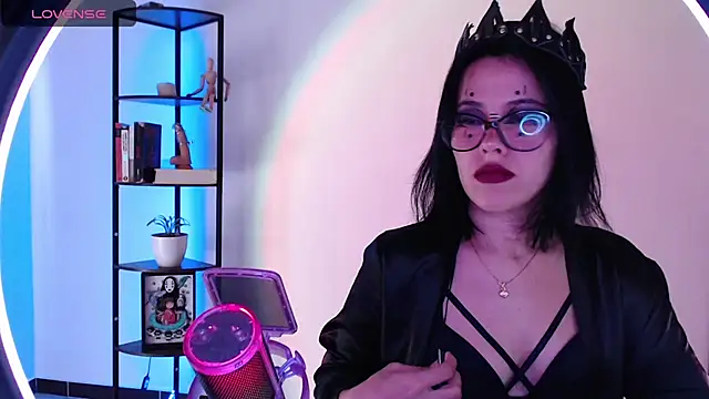 girldom online show from October 2025 04:30:02 PM