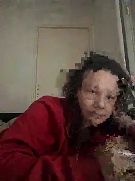 Snapshot of zeousseelphie chatting on October 2025 12:04:02 PM zeousseelphie online show from October 2025 12:04:02 PM