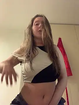 Snapshot of VesnaCrystal chatting on September 2025 08:36:01 PM VesnaCrystal online show from September 2025 08:36:01 PM