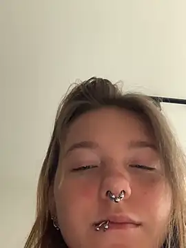 Snapshot of VesnaCrystal chatting on October 2025 08:24:02 AM VesnaCrystal online show from October 2025 08:24:02 AM