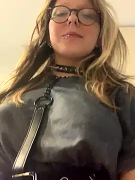 Snapshot of VesnaCrystal chatting on December 2025 05:24:02 AM VesnaCrystal online show from December 2025 05:24:02 AM