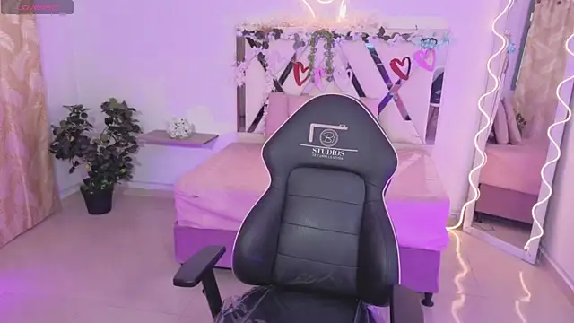 ZURY TAY online show from November 2025 11:31:02 AM