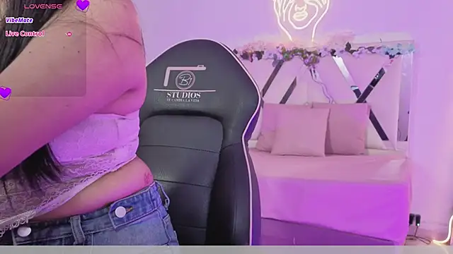 ZURY TAY online show from February 2026 11:32:02 AM