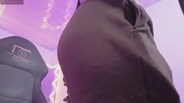 ZURY TAY online show from April 2026 11:50:02 AM