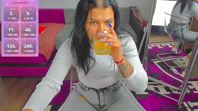 MiaKiittyy online show from October 2025 04:39:01 PM