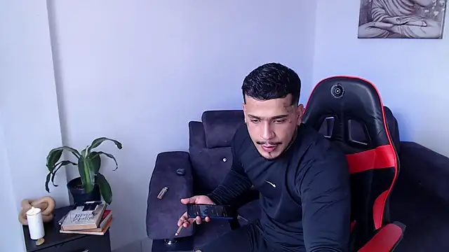 Snapshot of DeimonOficial chatting on April 2026 08:12:02 PM DeimonOficial online show from April 2026 08:12:02 PM