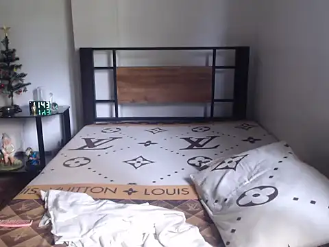 Prettysweetmum online show from February 2026 03:45:01 AM