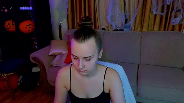 Snapshot of Kelly_Cartier chatting on October 2025 12:18:02 PM Kelly Cartier online show from October 2025 12:18:02 PM