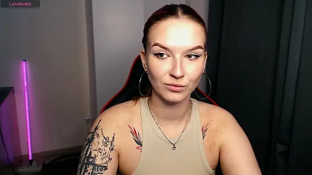 Snapshot of EileenKenner chatting on April 2026 06:24:02 PM EileenKenner online show from April 2026 06:24:02 PM