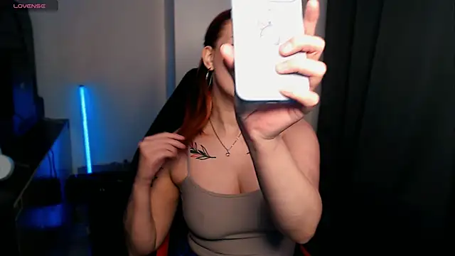 Snapshot of EileenKenner chatting on April 2026 03:06:01 PM EileenKenner online show from April 2026 03:06:01 PM