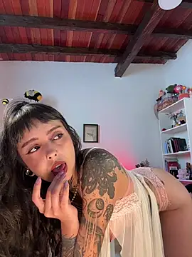 janne maybe online show from December 2025 03:32:01 PM