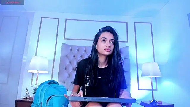 Snapshot of Leilani- chatting on September 2025 12:06:01 PM Leilani- online show from September 2025 12:06:01 PM