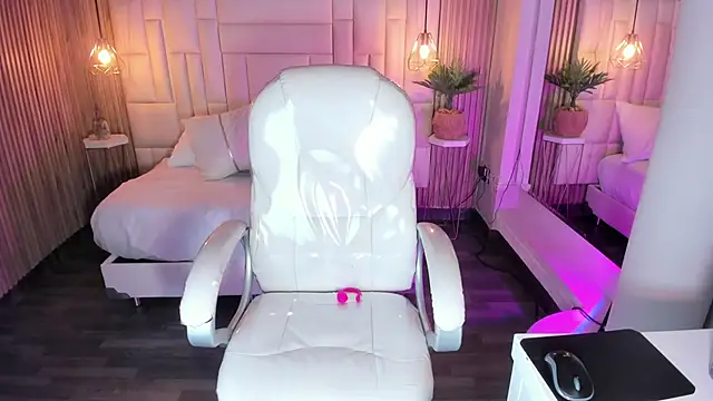 Snapshot of DulceGreem chatting on October 2025 11:54:01 AM DulceGreem online show from October 2025 11:54:01 AM