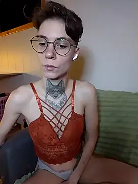 HoneySquirrel online show from April 2026 06:28:01 PM