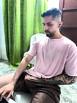 Snapshot of giannis090 chatting on March 2026 12:52:02 AM giannis090 online show from March 2026 12:52:02 AM