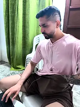 Snapshot of giannis090 chatting on March 2026 02:04:02 AM giannis090 online show from March 2026 02:04:02 AM