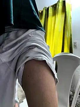 Snapshot of giannis090 chatting on March 2026 08:26:01 PM giannis090 online show from March 2026 08:26:01 PM