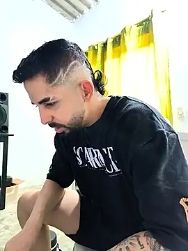 Snapshot of giannis090 chatting on March 2026 08:23:01 PM giannis090 online show from March 2026 08:23:01 PM