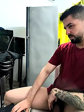 Snapshot of giannis090 chatting on April 2026 10:29:01 PM giannis090 online show from April 2026 10:29:01 PM