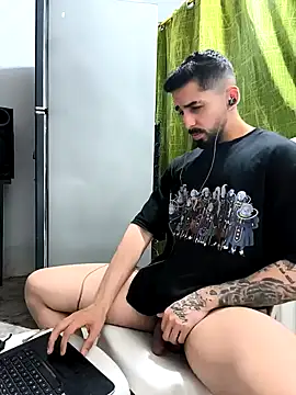 Snapshot of giannis090 chatting on April 2026 03:22:01 AM giannis090 online show from April 2026 03:22:01 AM