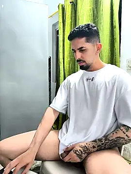 Snapshot of giannis090 chatting on April 2026 06:27:02 AM giannis090 online show from April 2026 06:27:02 AM