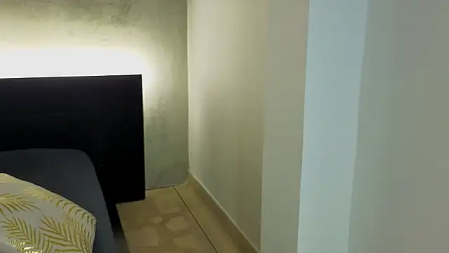 emmi collinss online show from April 2026 07:47:02 PM