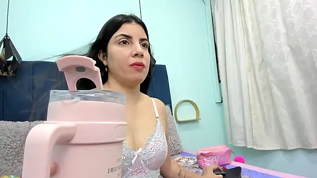 Snapshot of sweet_klem_19 chatting on November 2025 10:34:02 PM sweet klem 19 online show from November 2025 10:34:02 PM