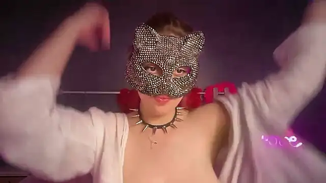 Snapshot of Lunahadidd chatting on February 2026 07:15:01 PM Lunahadidd online show from February 2026 07:15:01 PM