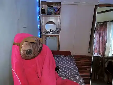 Snapshot of YourNikkieXxx chatting on December 2025 11:43:02 PM YourNikkieXxx online show from December 2025 11:43:02 PM