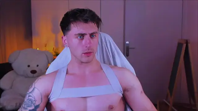 Oscar Miller  online show from November 2025 09:36:02 PM