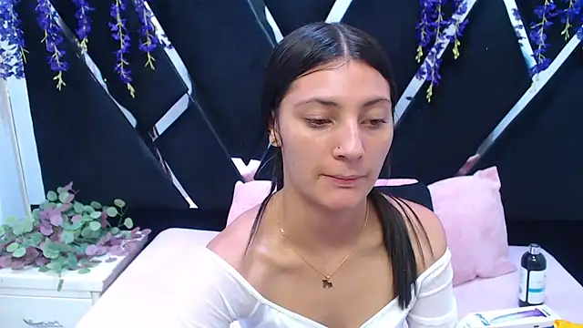 Snapshot of _Luna_Bennett chatting on April 2026 08:20:01 PM Luna Bennett online show from April 2026 08:20:01 PM