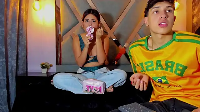 ChanellandMax online show from December 2025 07:42:02 PM