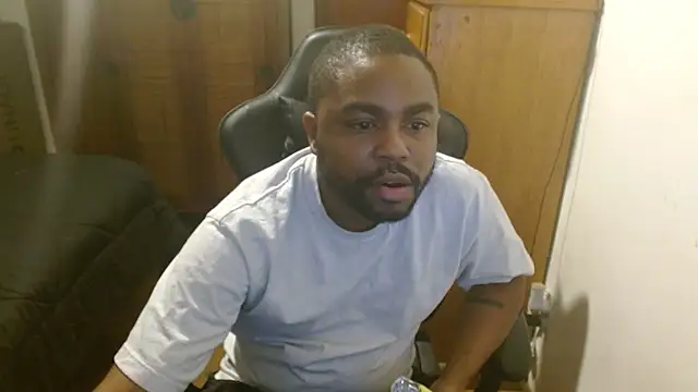 Snapshot of Breadwinnah chatting on September 2025 04:38:01 AM Breadwinnah online show from September 2025 04:38:01 AM