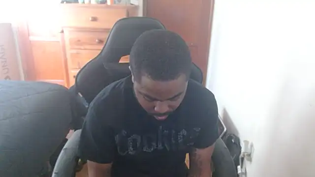 Snapshot of Breadwinnah chatting on October 2025 06:26:01 PM Breadwinnah online show from October 2025 06:26:01 PM