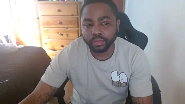 Snapshot of Breadwinnah chatting on October 2025 04:27:01 PM Breadwinnah online show from October 2025 04:27:01 PM