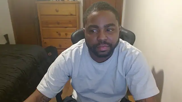 Snapshot of Breadwinnah chatting on October 2025 07:07:01 AM Breadwinnah online show from October 2025 07:07:01 AM