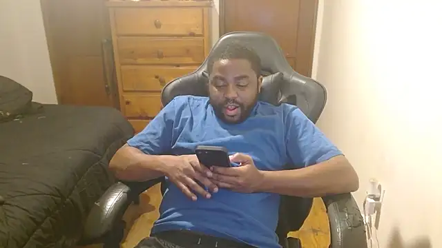 Snapshot of Breadwinnah chatting on October 2025 03:03:02 AM Breadwinnah online show from October 2025 03:03:02 AM