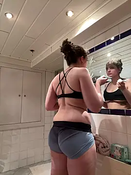 Snapshot of DreamThickCouple chatting on April 2026 07:09:02 PM DreamThickCouple online show from April 2026 07:09:02 PM