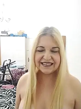 MarielaFerrer online show from December 2025 12:01:02 PM