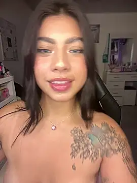 Snapshot of charlotte_queen1320 chatting on April 2026 05:16:01 AM charlotte queen1320 online show from April 2026 05:16:01 AM