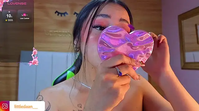 Snapshot of Abril_Velvet_a_ chatting on December 2025 12:43:01 PM Abril Velvet a online show from December 2025 12:43:01 PM
