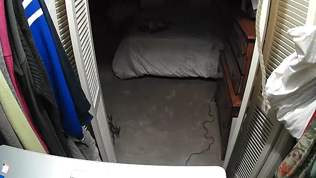 Snapshot of IsAparty chatting on November 2025 10:14:01 AM IsAparty online show from November 2025 10:14:01 AM