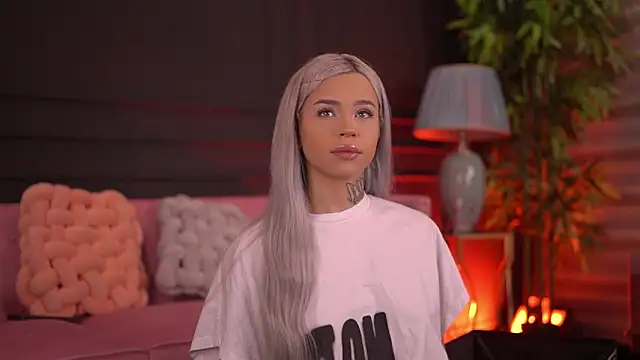 Snapshot of NickyBenz chatting on November 2025 06:52:02 PM NickyBenz online show from November 2025 06:52:02 PM